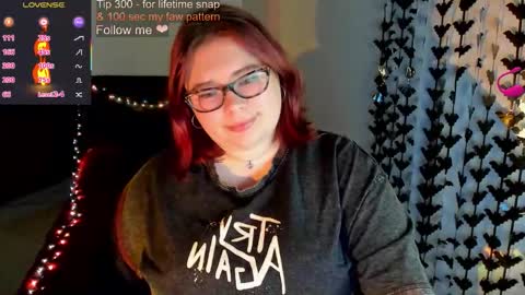Snapshot of lily_lu_one chatting on 10.11.25 Elina  online show from 10.11.25
