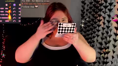 Snapshot of lily_lu_one chatting on 10.12.25 Elina  online show from 10.12.25