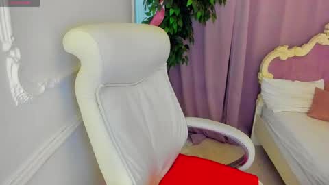 Snapshot of lily_merlin chatting on 04.25.26 Lily online show from 04.25.26