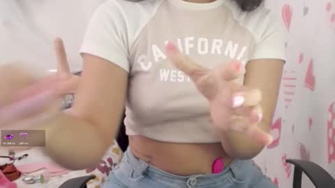 Snapshot of lily_robertss_ chatting on 11.05.25 Lily Roberts online show from 11.05.25