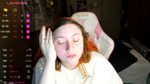 Snapshot of lily_shamy chatting on 06.15.26 Alice online show from 06.15.26