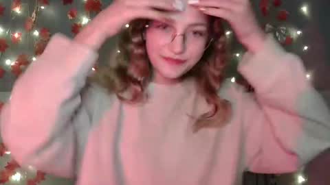 Snapshot of lily_tayberry chatting on 10.15.25 small lily online show from 10.15.25