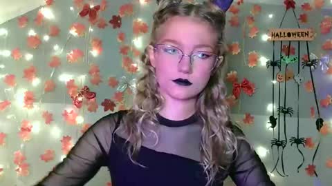 small lily online show from 10.29.25