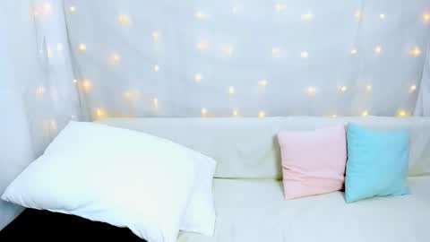 lilydavisss online show from 12.14.25