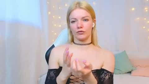 Snapshot of lilydavisss chatting on 04.24.26 lilydavisss online show from 04.24.26