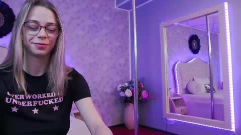 Snapshot of lilyrose_ chatting on 03.03.25 online show from 03.03.25