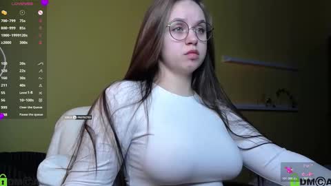 Snapshot of lilysweet13 chatting on 10.22.25 Lily online show from 10.22.25