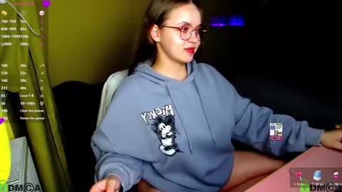 Snapshot of lilysweet13 chatting on 11.10.25 Lily online show from 11.10.25