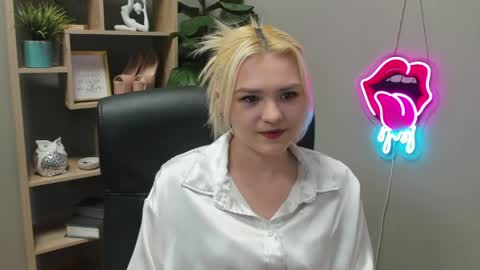 Lily online show from 04.03.26