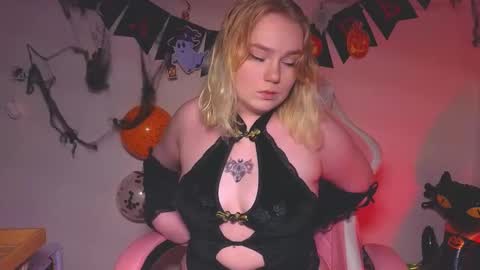 Snapshot of lime_cat chatting on 10.30.25 lime cat online show from 10.30.25