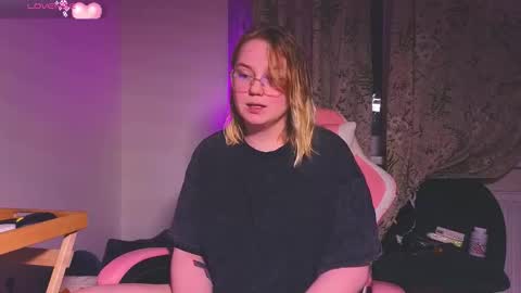 Snapshot of lime_cat chatting on 11.10.25 lime cat online show from 11.10.25