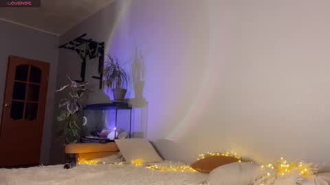 Snapshot of lin_cherie chatting on 11.18.25 lin_cherie online show from 11.18.25