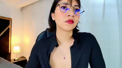 Snapshot of lina_bedoya chatting on 05.11.26 Lina Bedoya online show from 05.11.26