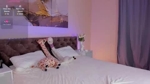 Lina blueeyed    GMT3 1100-1700 Mon Wed Thu Sat Sun online show from 11.22.25