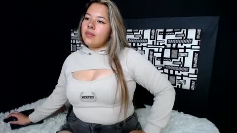 Snapshot of lina_browm chatting on 02.02.25 Lina Browm online show from 02.02.25