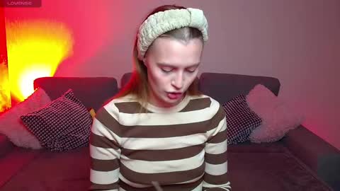 Snapshot of lina_bush chatting on 12.13.24 lina_bush online show from 12.13.24