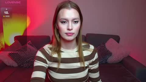 Snapshot of lina_bush chatting on 12.13.24 lina_bush online show from 12.13.24