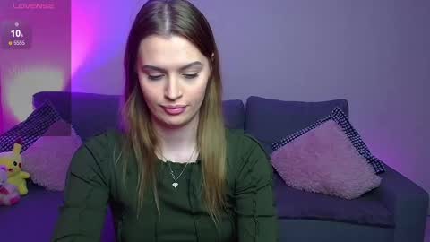 Snapshot of lina_bush chatting on 02.08.25 lina_bush online show from 02.08.25