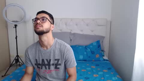 Snapshot of lina_busty chatting on 10.25.25 lina_busty online show from 10.25.25