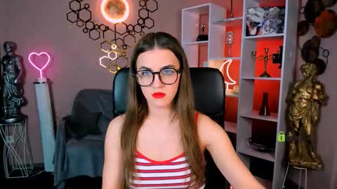 lina_fox12 online show from 10.18.25