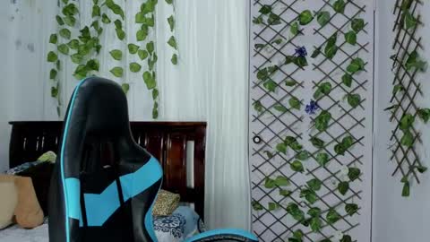 Snapshot of lina_paola chatting on 03.10.25 paola online show from 03.10.25