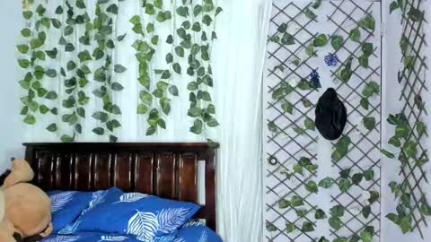 Snapshot of lina_paola chatting on 09.17.25 paola online show from 09.17.25