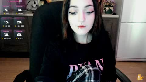 Lina 3  1715622743 online show from 12.13.24