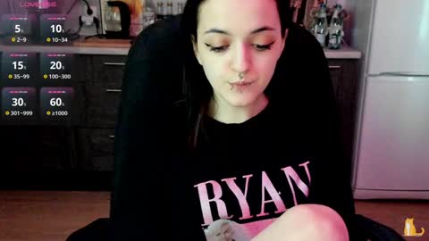 Lina 3  1715622743 online show from 12.16.24