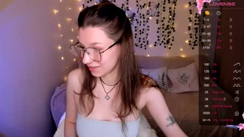 Snapshot of linablossom chatting on 10.23.25 Lina online show from 10.23.25