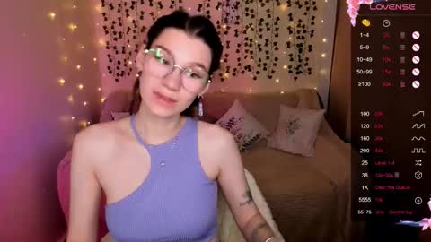 Snapshot of linablossom chatting on 11.17.25 Lina online show from 11.17.25