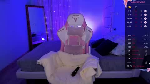 Snapshot of linablossom chatting on 12.01.25 Lina online show from 12.01.25