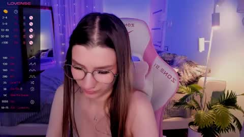 Snapshot of linablossom chatting on 04.23.26 Lina online show from 04.23.26