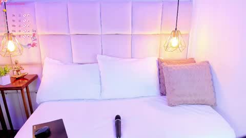 Snapshot of linaglam chatting on 02.18.25 LinaGlam online show from 02.18.25