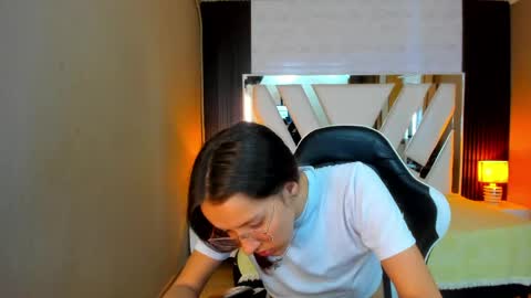  Linda  online show from 04.22.26