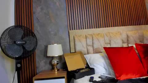 Snapshot of linda_cabal chatting on 10.27.25 linda cabal online show from 10.27.25