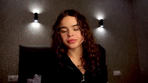 Snapshot of linda_clarsss chatting on 11.26.25 Linda online show from 11.26.25