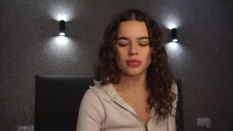 Snapshot of linda_clarsss chatting on 12.14.25 Linda online show from 12.14.25