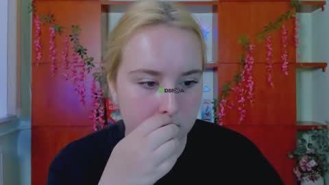 linda_lynx online show from 07.17.26