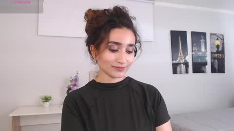 Maria Paula online show from 04.08.26