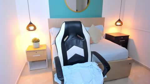 L I N D A online show from 01.15.25