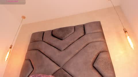 Snapshot of linda_saenz1 chatting on 02.13.25 Linda Saenz online show from 02.13.25