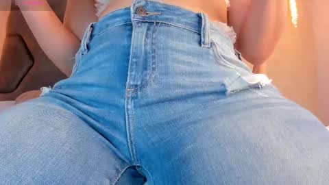 Snapshot of linda_saenz1 chatting on 03.05.25 Linda Saenz online show from 03.05.25