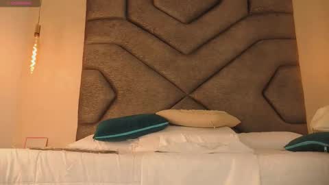 Snapshot of linda_saenz1 chatting on 10.18.25 Linda Saenz online show from 10.18.25