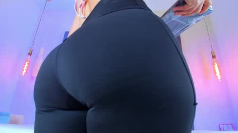 Snapshot of linda_saenz1 chatting on 04.20.26 Linda Saenz online show from 04.20.26