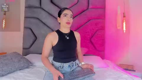 Snapshot of linda_saenz1 chatting on 06.20.26 Linda Saenz online show from 06.20.26