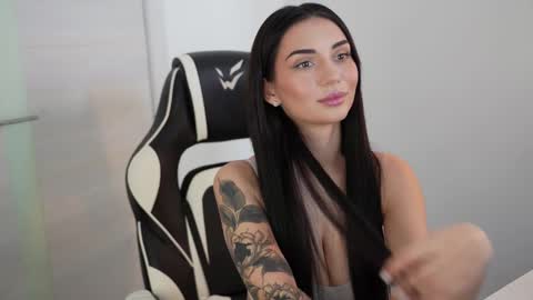 Snapshot of linda_warners chatting on 02.22.25 Call me Linda online show from 02.22.25