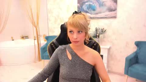 Snapshot of lindasandy chatting on 09.16.25 lindasandy online show from 09.16.25