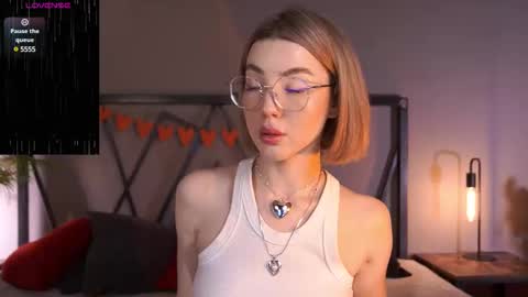 Snapshot of lindathacker chatting on 03.06.25 your Linda is back online show from 03.06.25