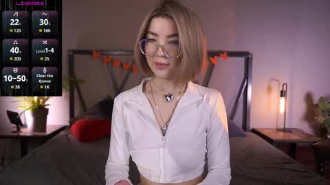 Snapshot of lindathacker chatting on 03.08.25 your Linda is back online show from 03.08.25