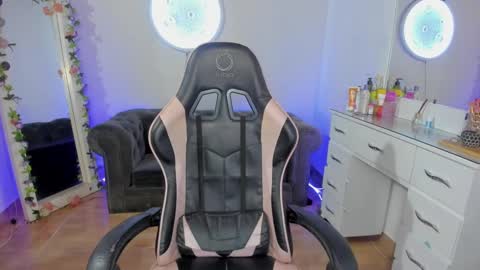 Snapshot of lindsay_khaleesi chatting on 12.27.24 Lindsay online show from 12.27.24